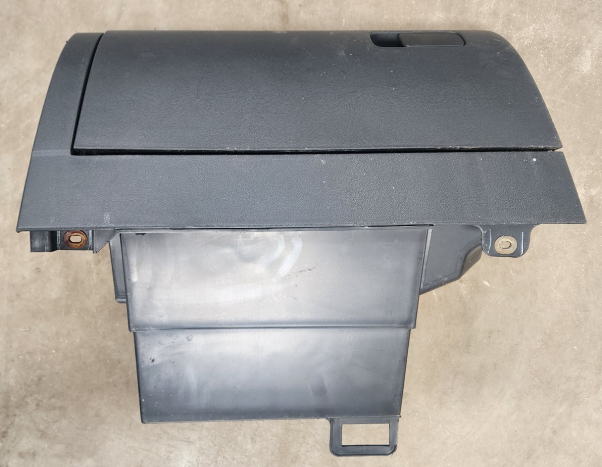 POLO VIVO MK2 CUBBY ASSY