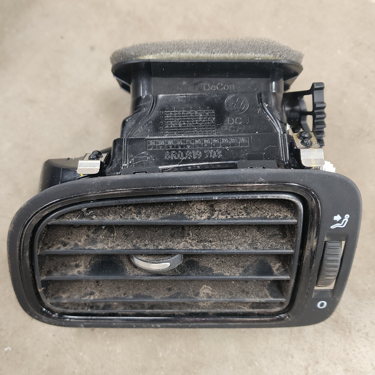 POLO 6/7 LEFT PASSANGER DASH VENT