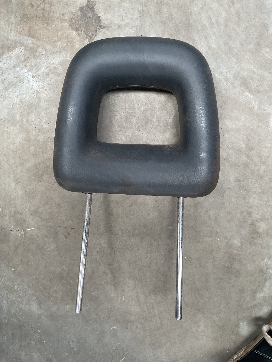 JIMNY 1.3 HEADREST L=R