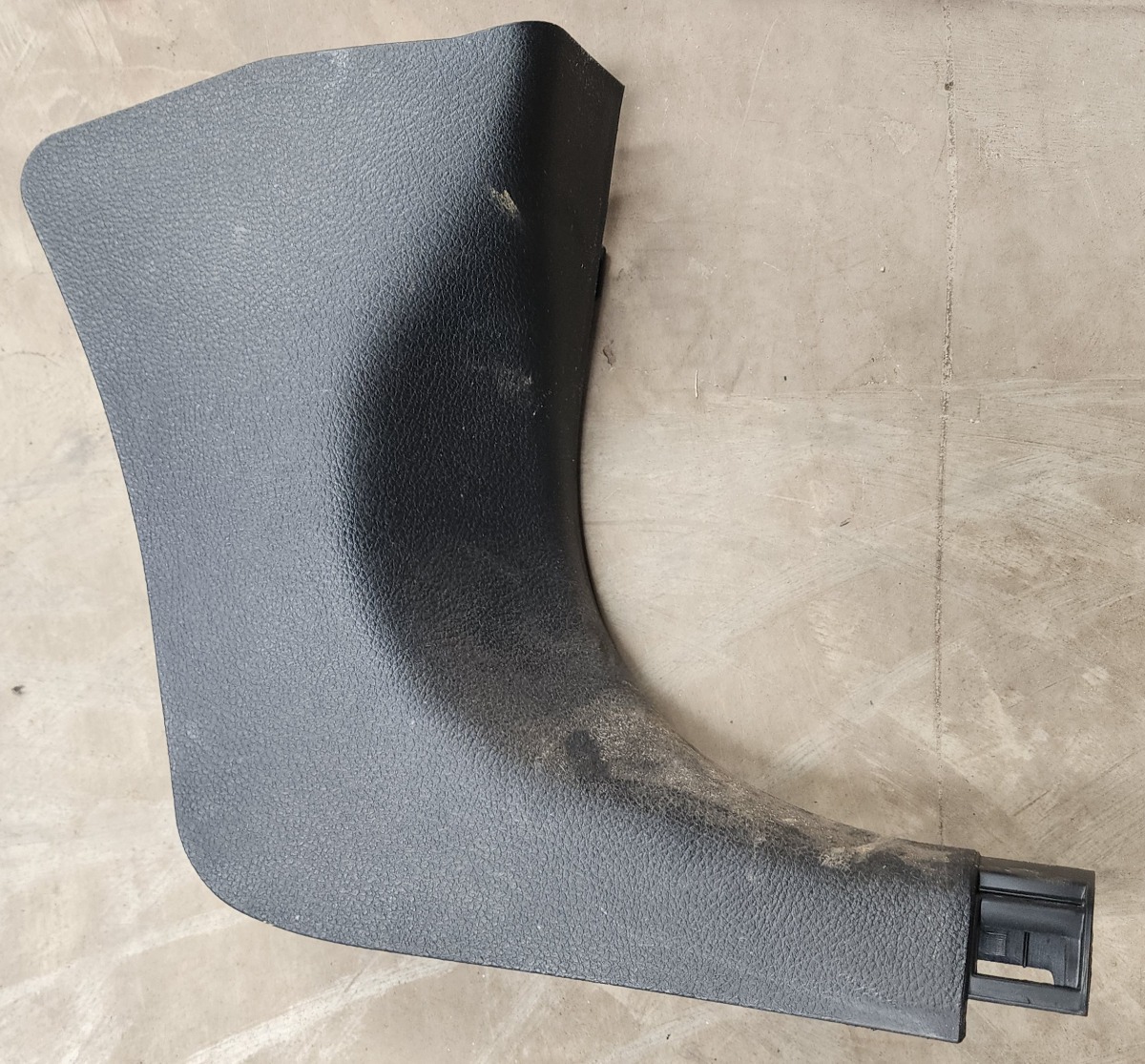 STARLET RIGHT LOWER A-PILLAR TRIM