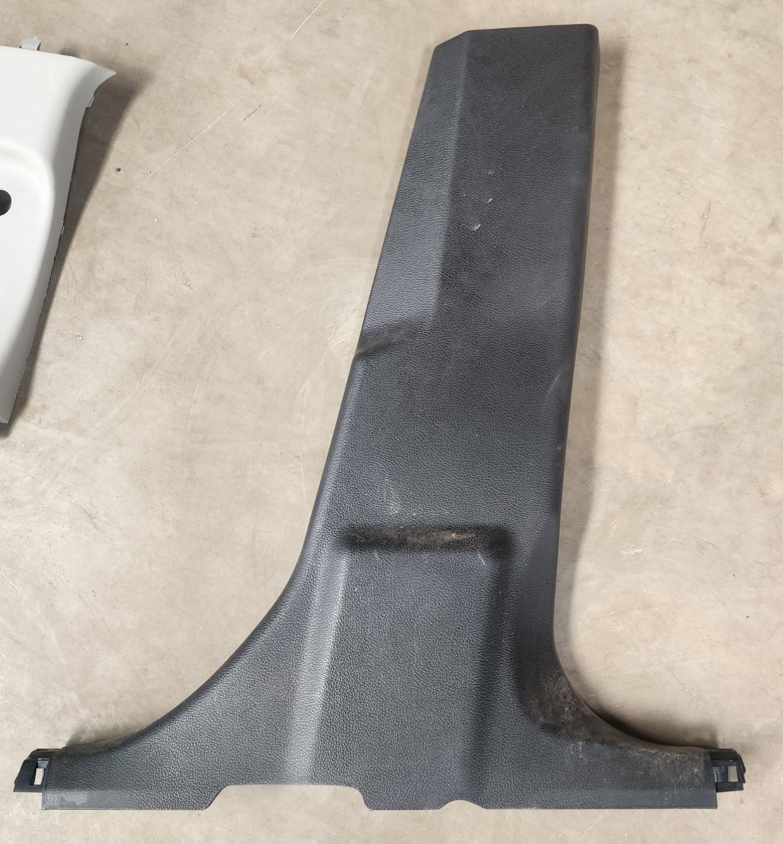 STARLET RIGHT B-PILLAR TRIM