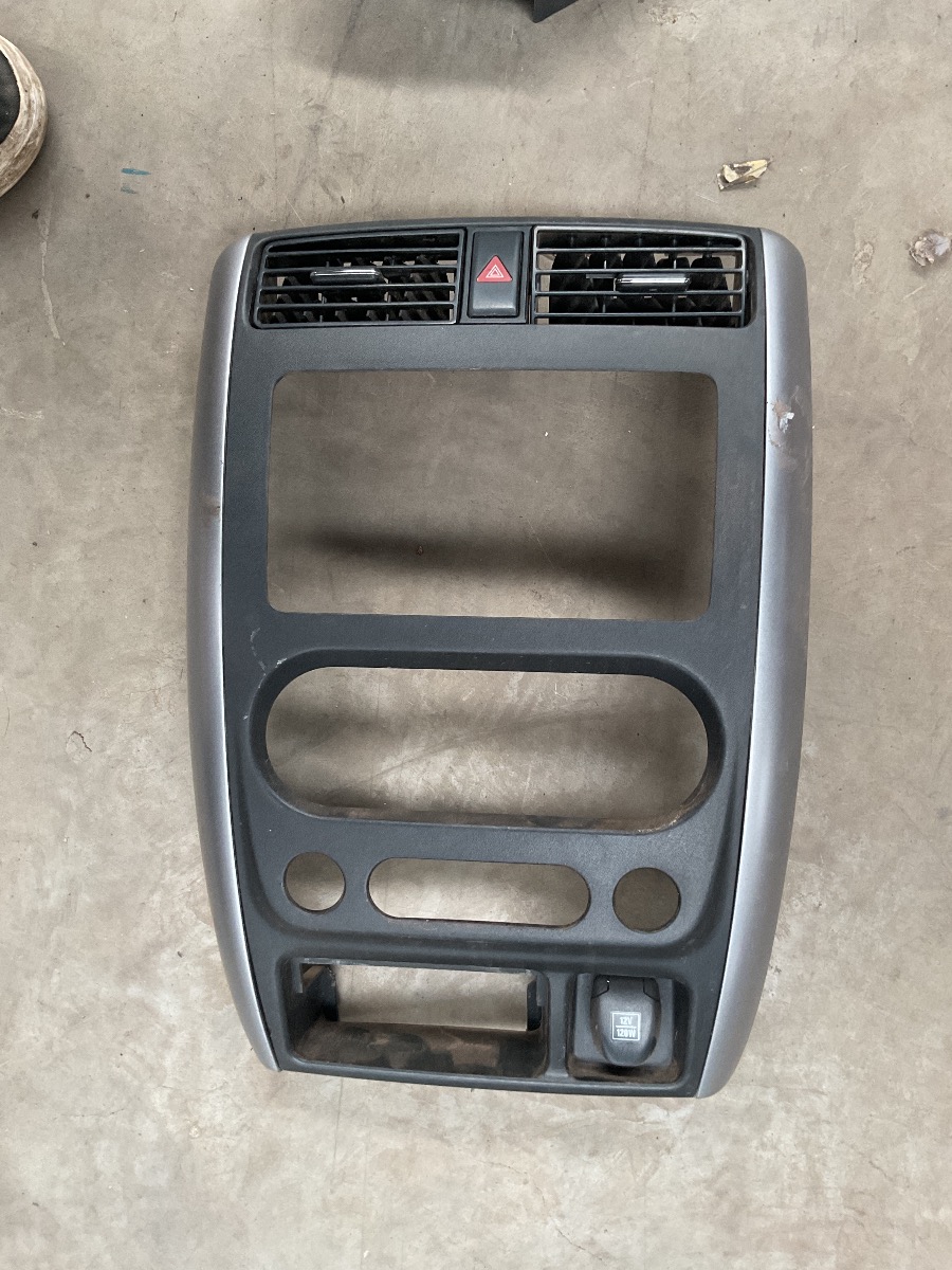 JIMNY 1.3 INSTRUMENT CENTRE PANEL