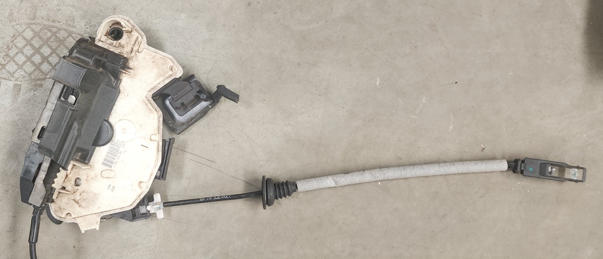 POLO VIVO MK2 RIGHT FRONT DOOR LOCK