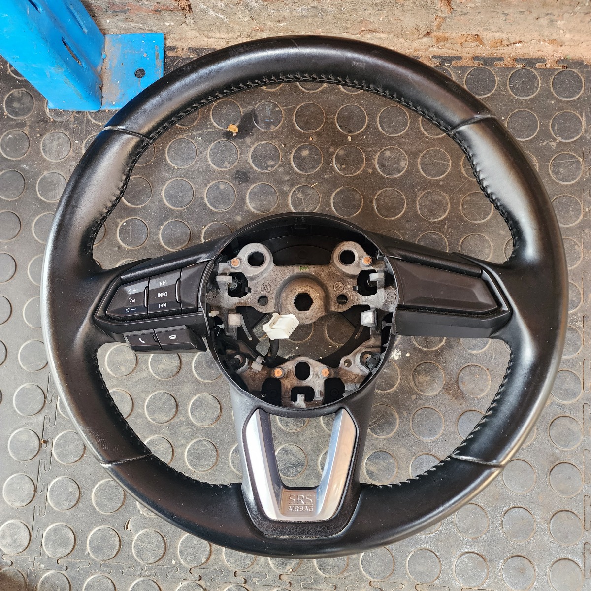 3 STEERING WHEEL