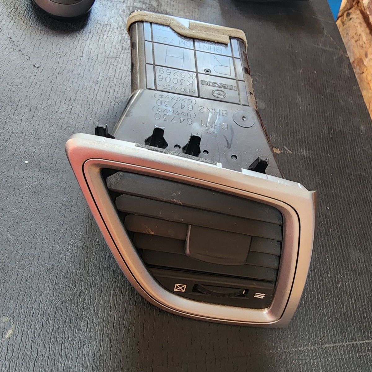 3 RIGHT DASH VENT