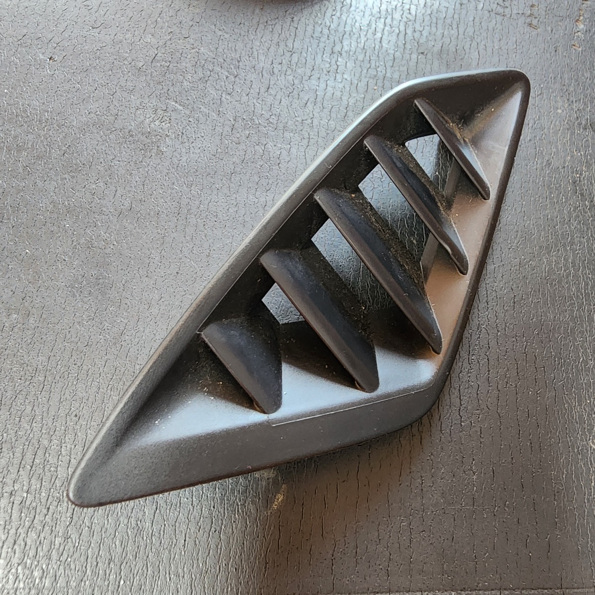3 LEFT DASH DEMISTER VENT COVER