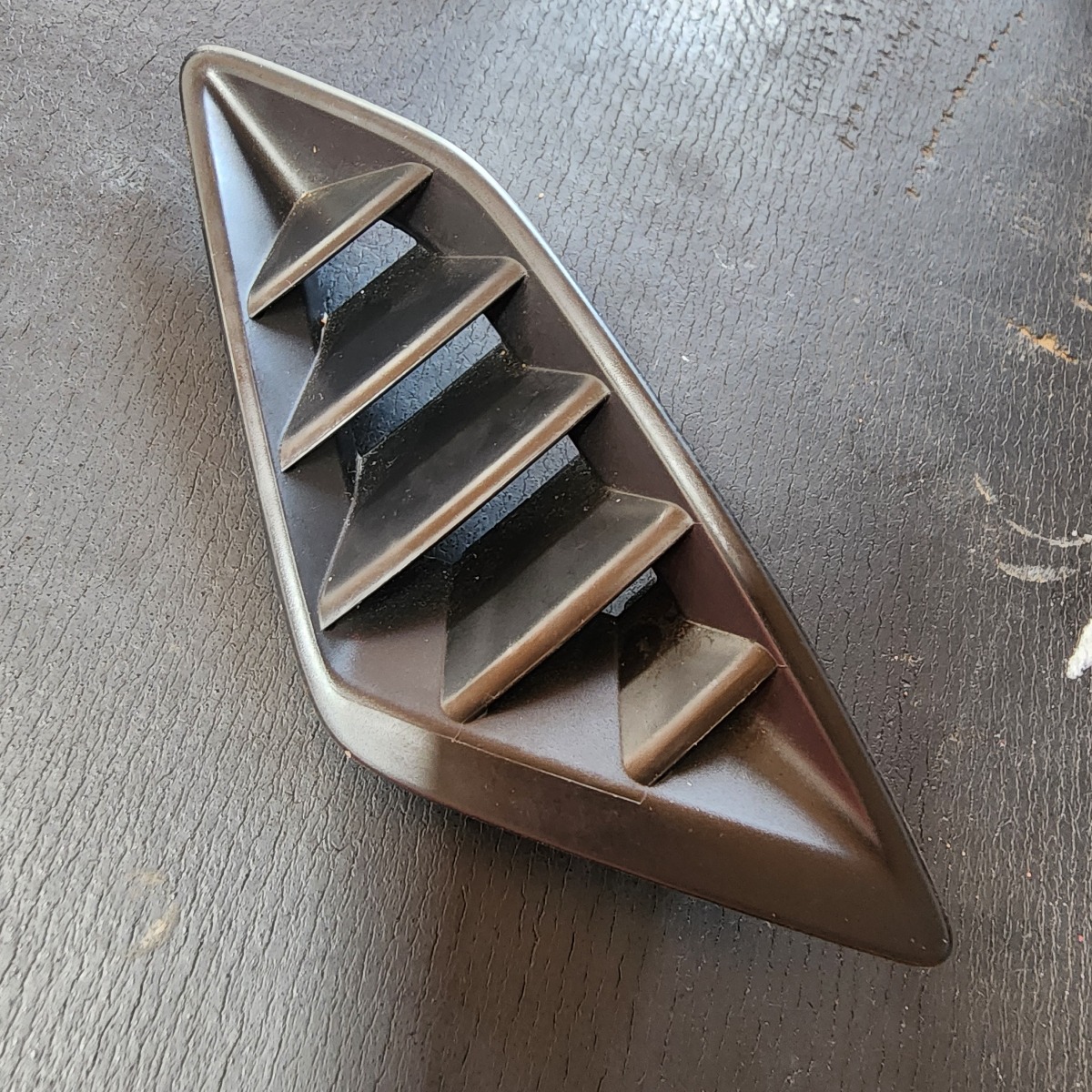 3 RIGHT DASH DEMISTER VENT TRIM