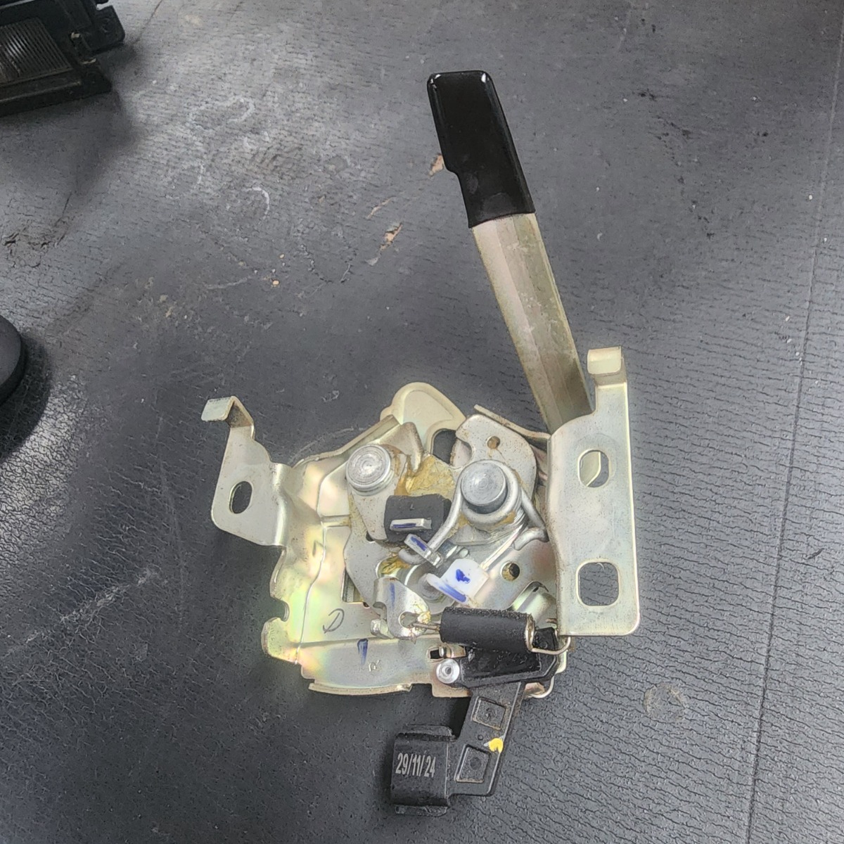 SWIFT BONNET LOCK