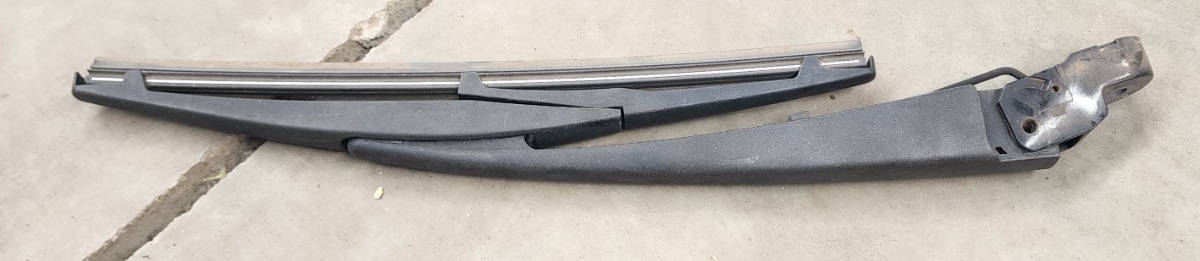 SWIFT REAR WIPER ARM