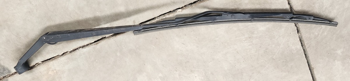 SWIFT RIGHT FRONT WIPER ARM