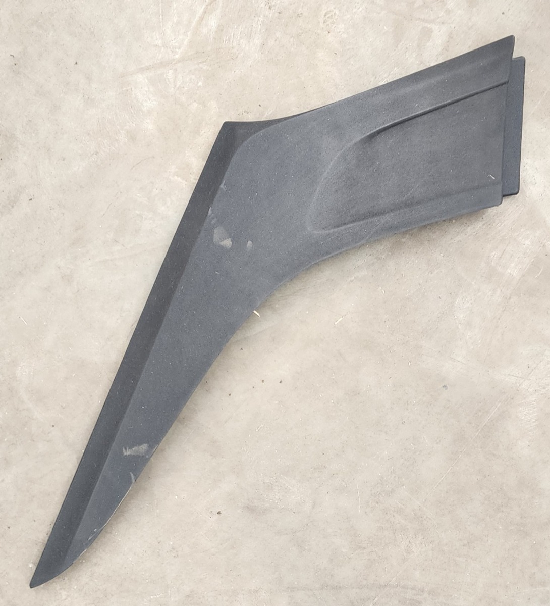 SWIFT RIGHT REAR C-PILLAR TRIM OUTER