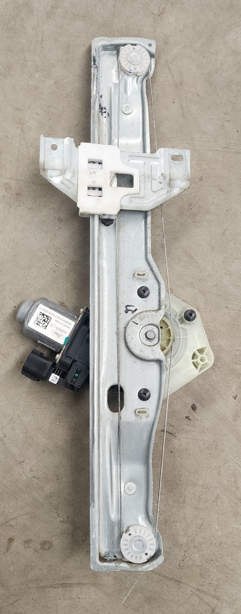 FIGO RIGHT FRONT DOOR WINDOW MECH