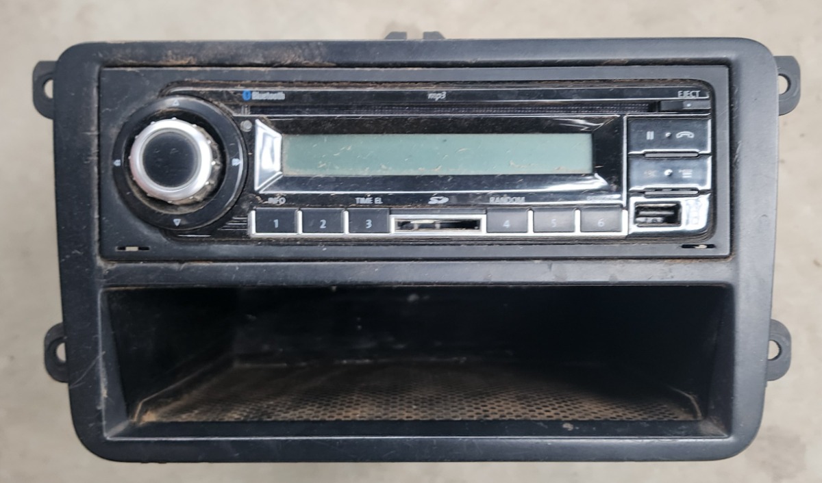 POLO VIVO MK1 RADIO