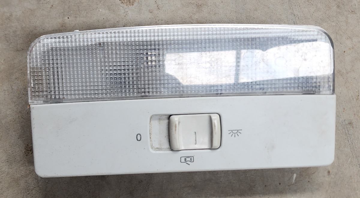 POLO VIVO DOME LIGHT