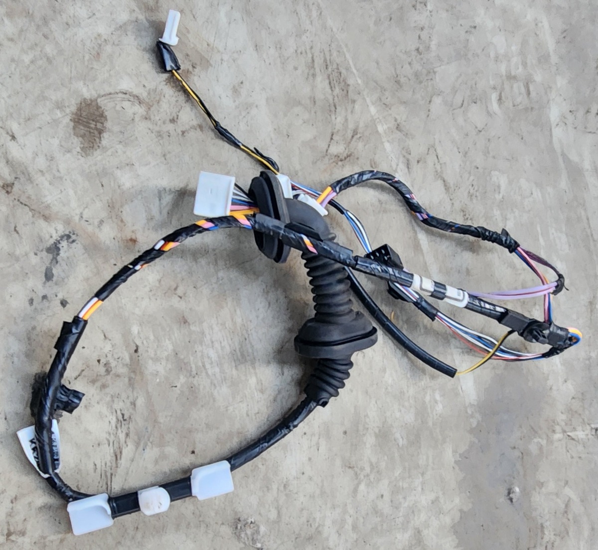 HILUX GD LEFT REAR DOOR WIRING