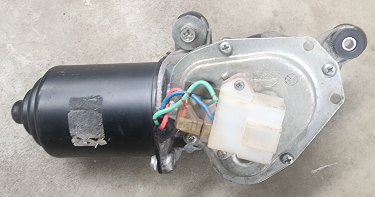 NP300 Wiper Motor
