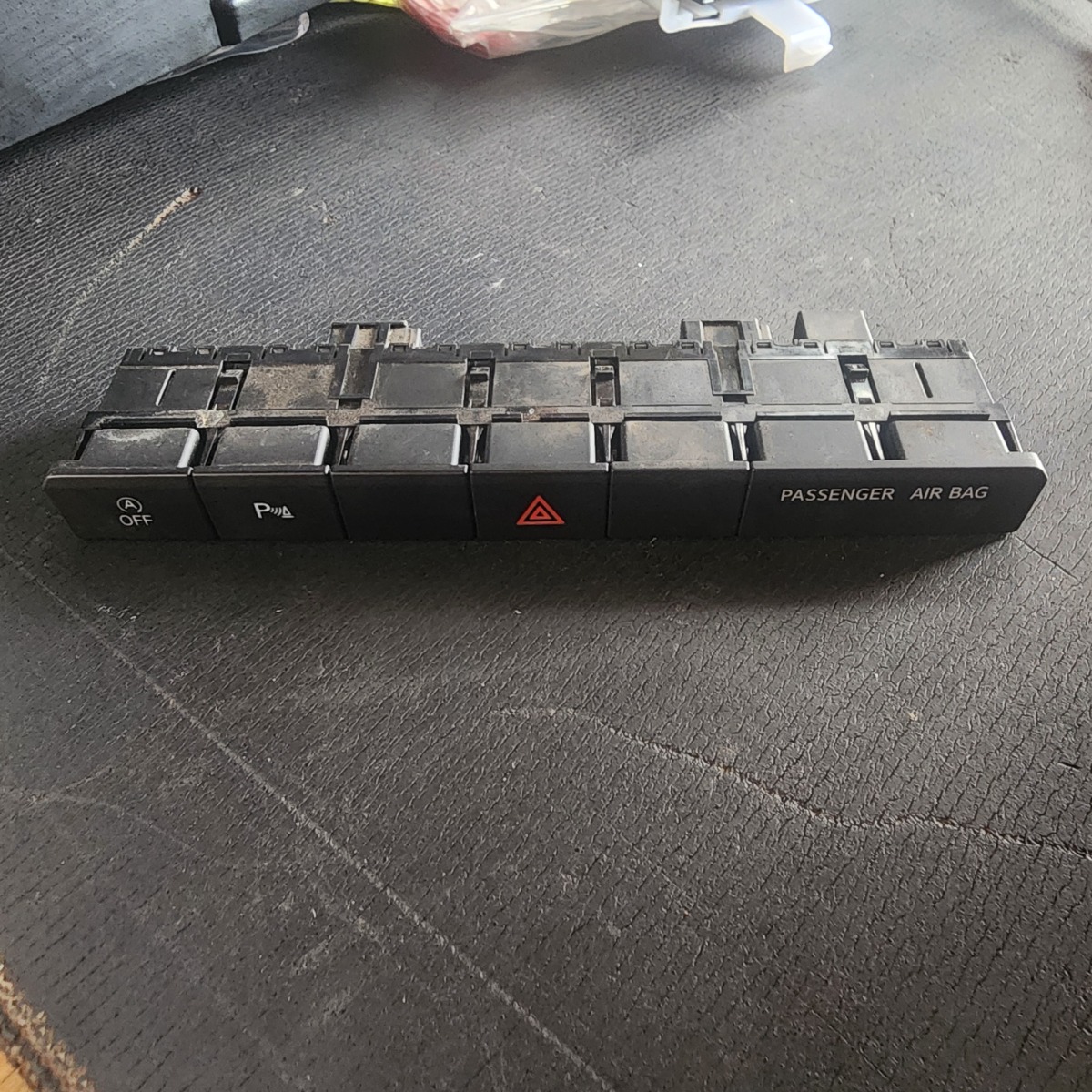 T-CROSS CENTRAL SWITCH PANEL