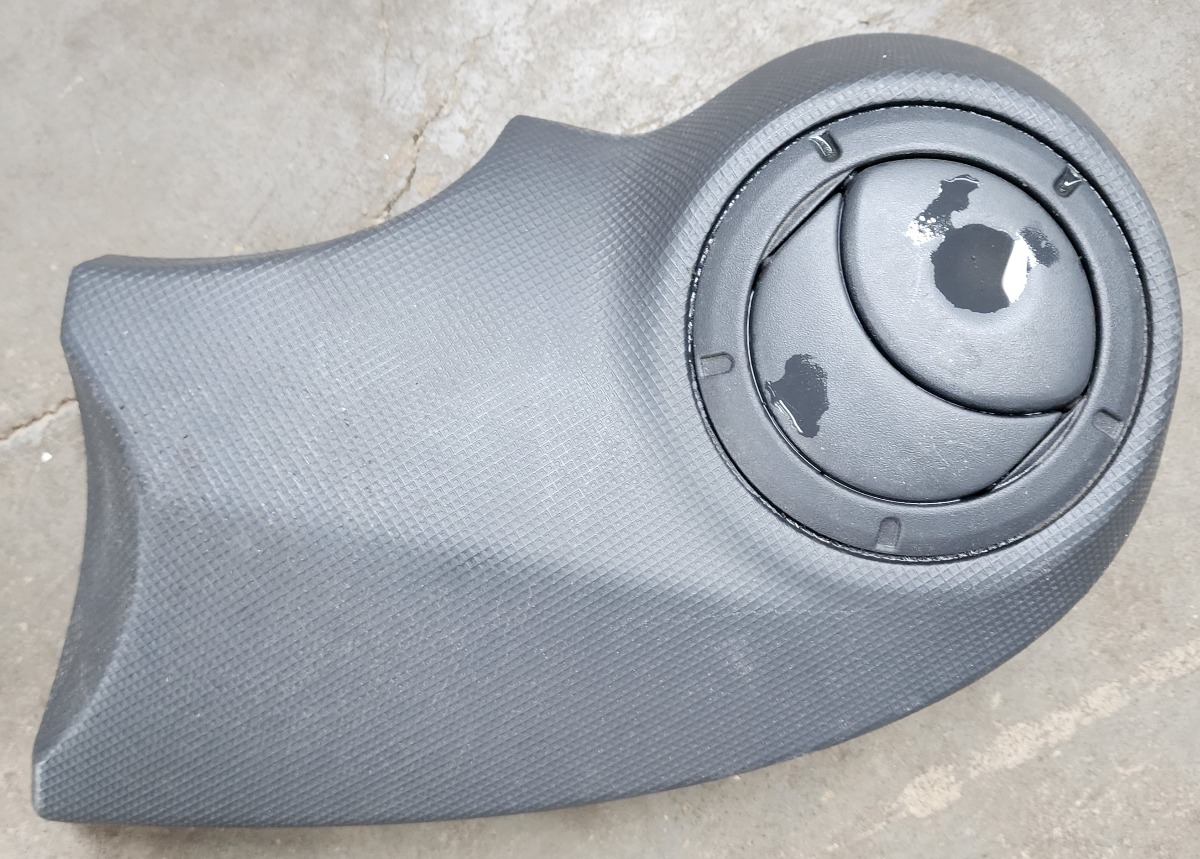 NP200 RIGHT DASH VENT TRIM