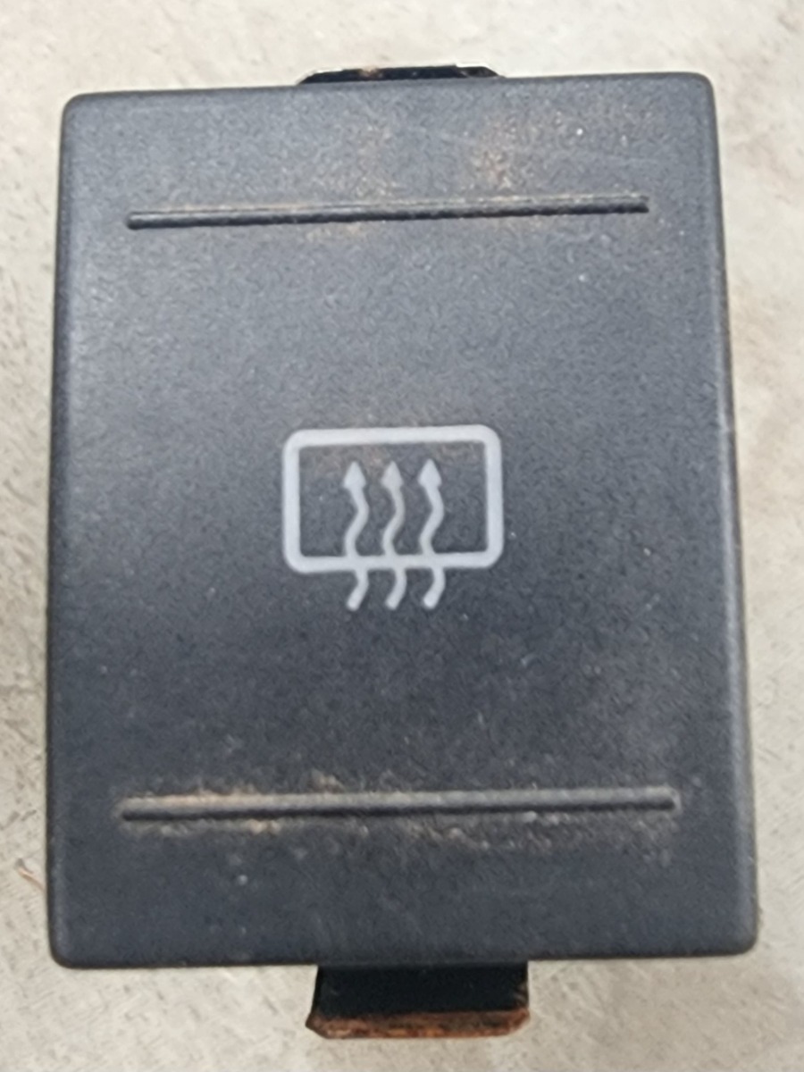 POLO 3/VIVO REAR WINDOW HEATING SWITCH