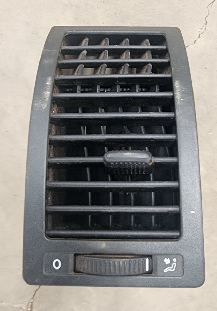 Polo 3/Vivo Air Vent Right