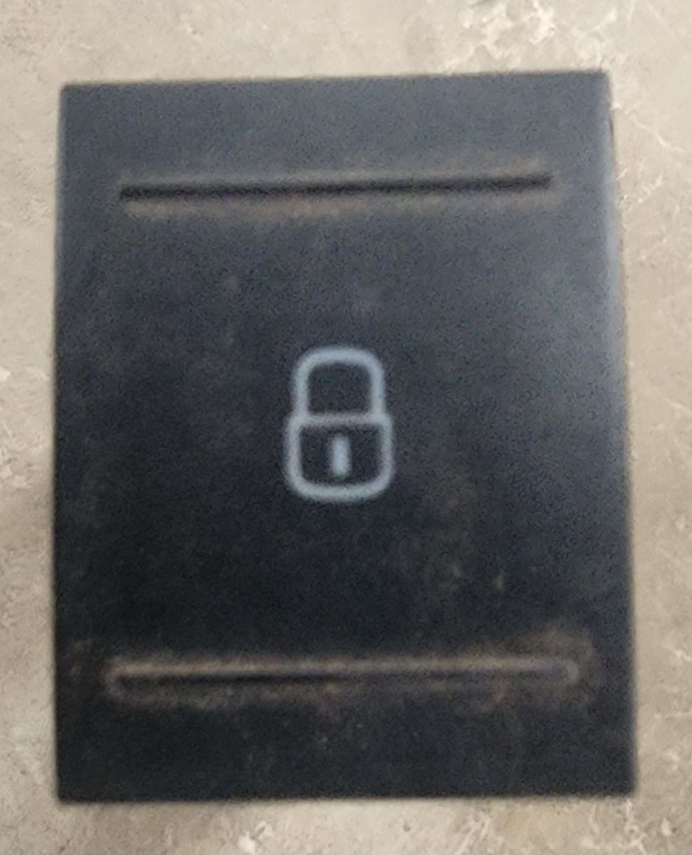 POLO 3/VIVO CENTRAL LOCKING SWITCH