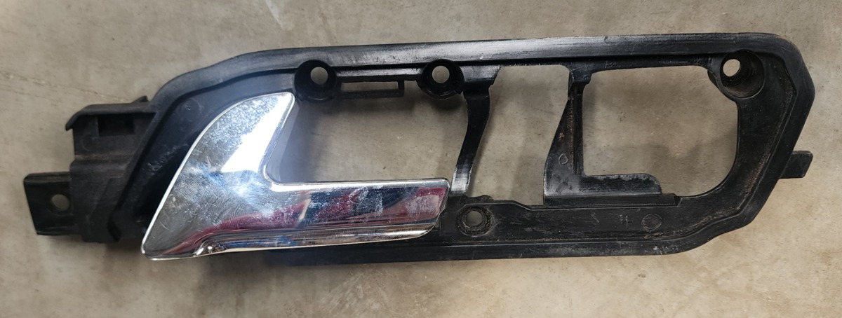 POLO 3/VIVO LEFT FRONT DOOR HANDLE