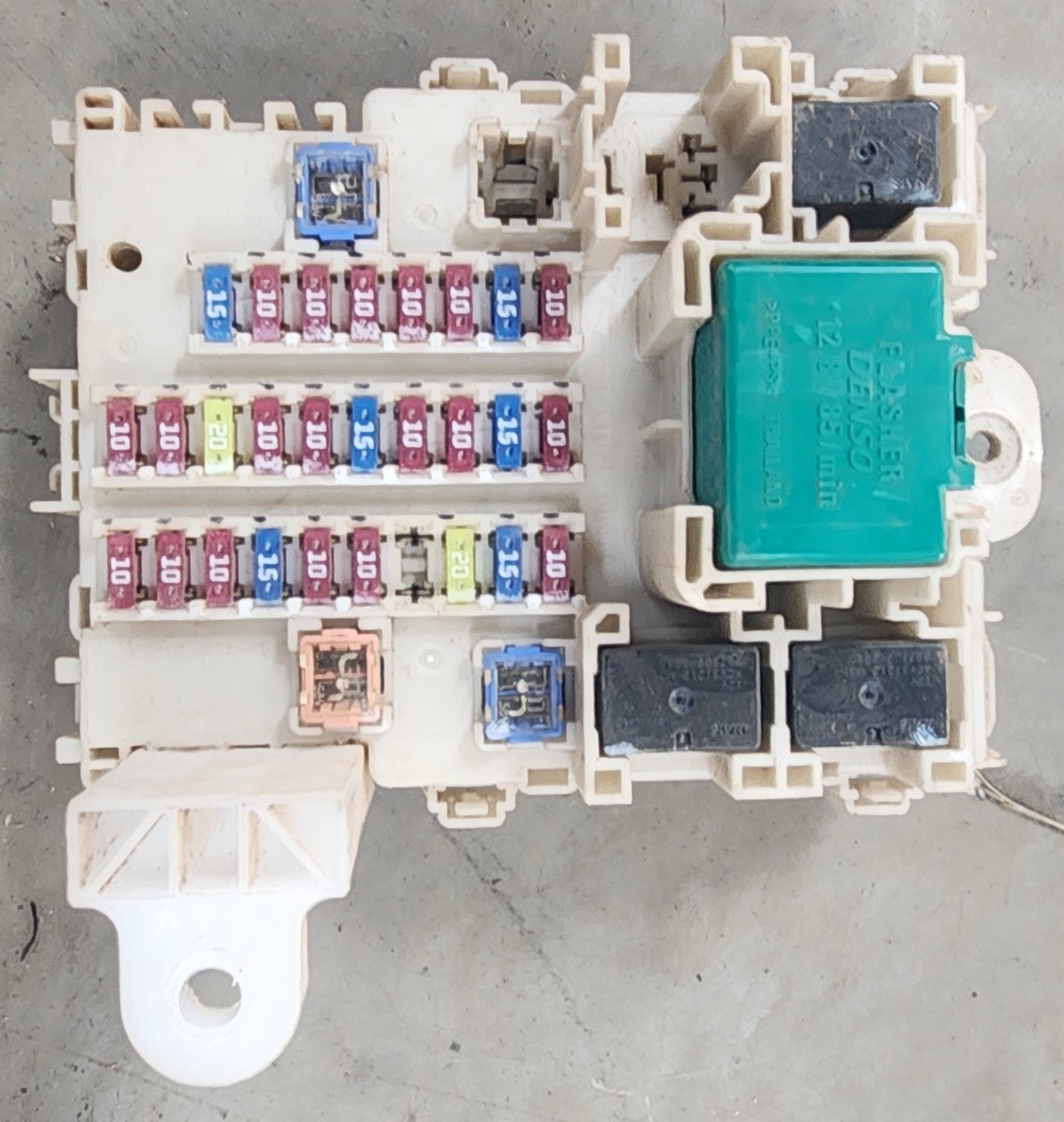 KB/D-TEQ INTERRIOR FUSE BOX
