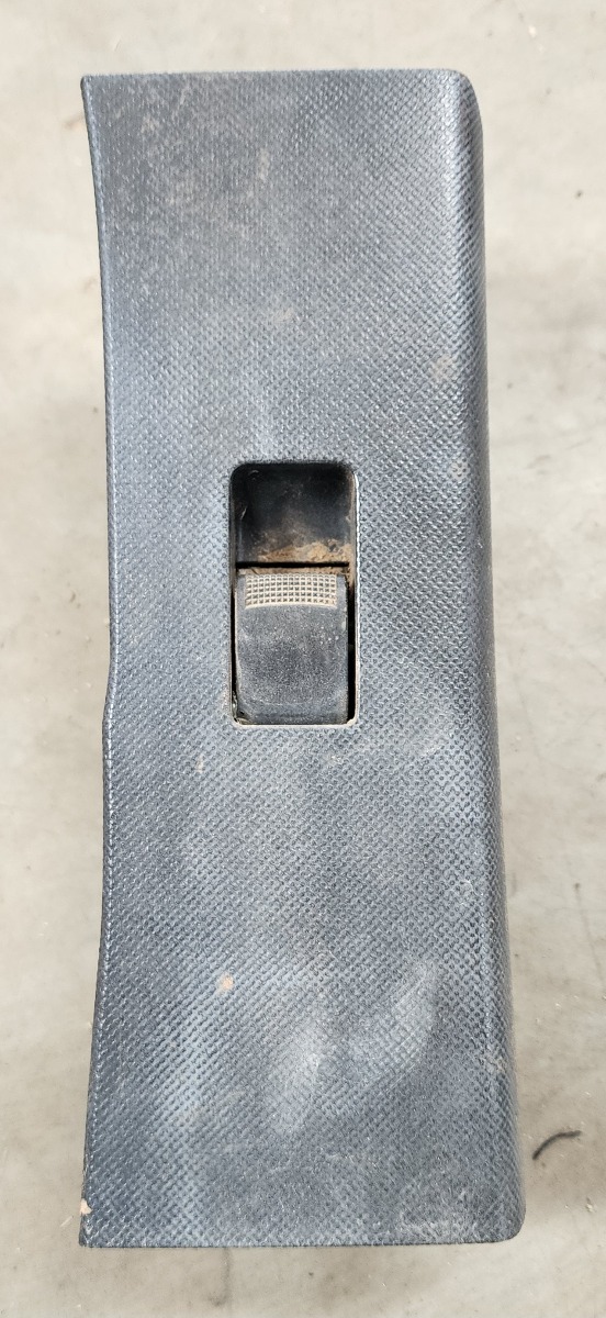 KB/D-MAX Left Front Window Lift Switch