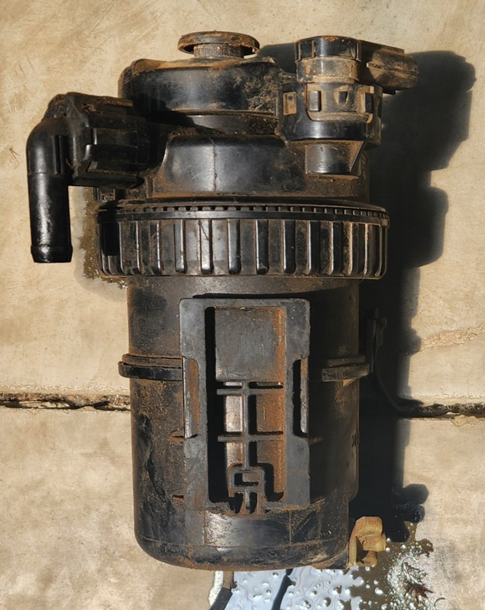 KB/D-Max Diesel Filter Assy