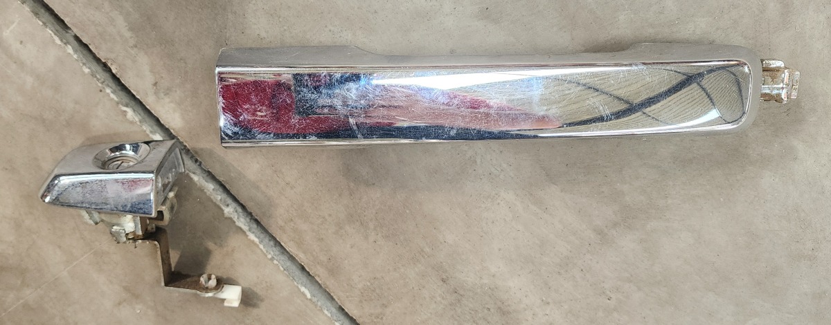 KB/D-MAX RIGHT OUTER DOOR HANDLE