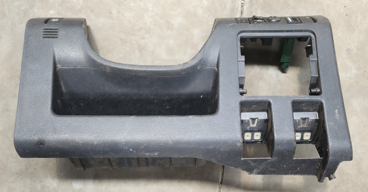 KB/D-TEQ RIGHT LOWER DASH TRIM