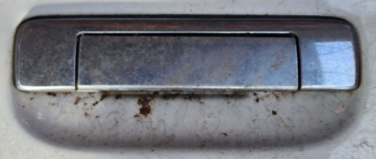 D-MAX CENTRE OPEN TAILGATE HANDLE