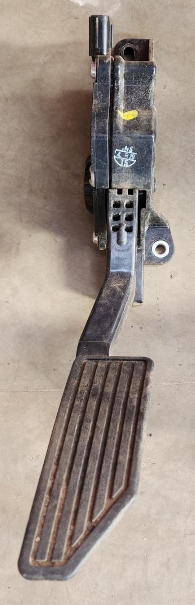KB/D-MAX ACCELERATOR PEDAL