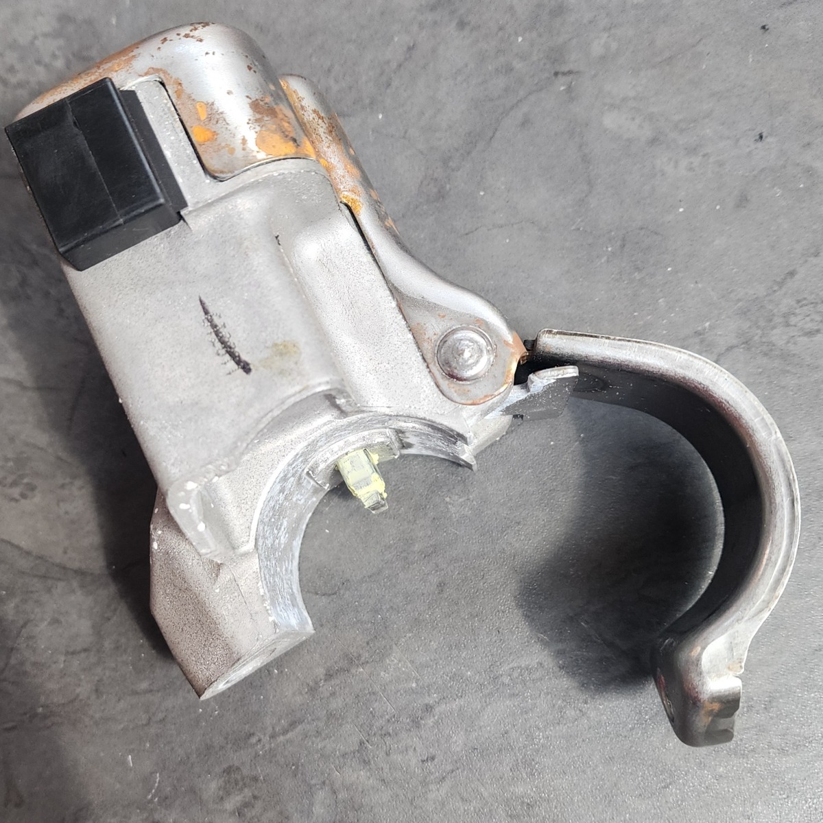 C-HR STEERING LOCK