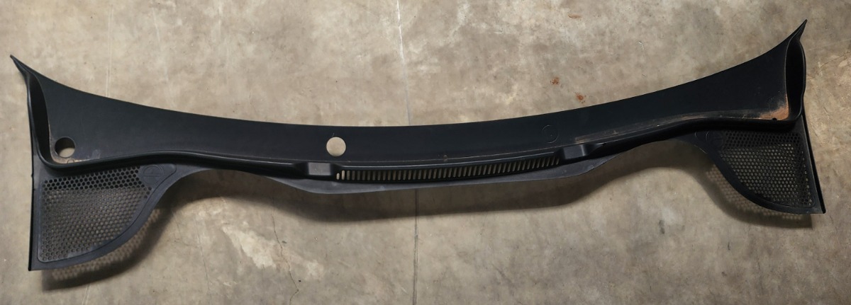 POLO VIVO MK2 WIPER COULING