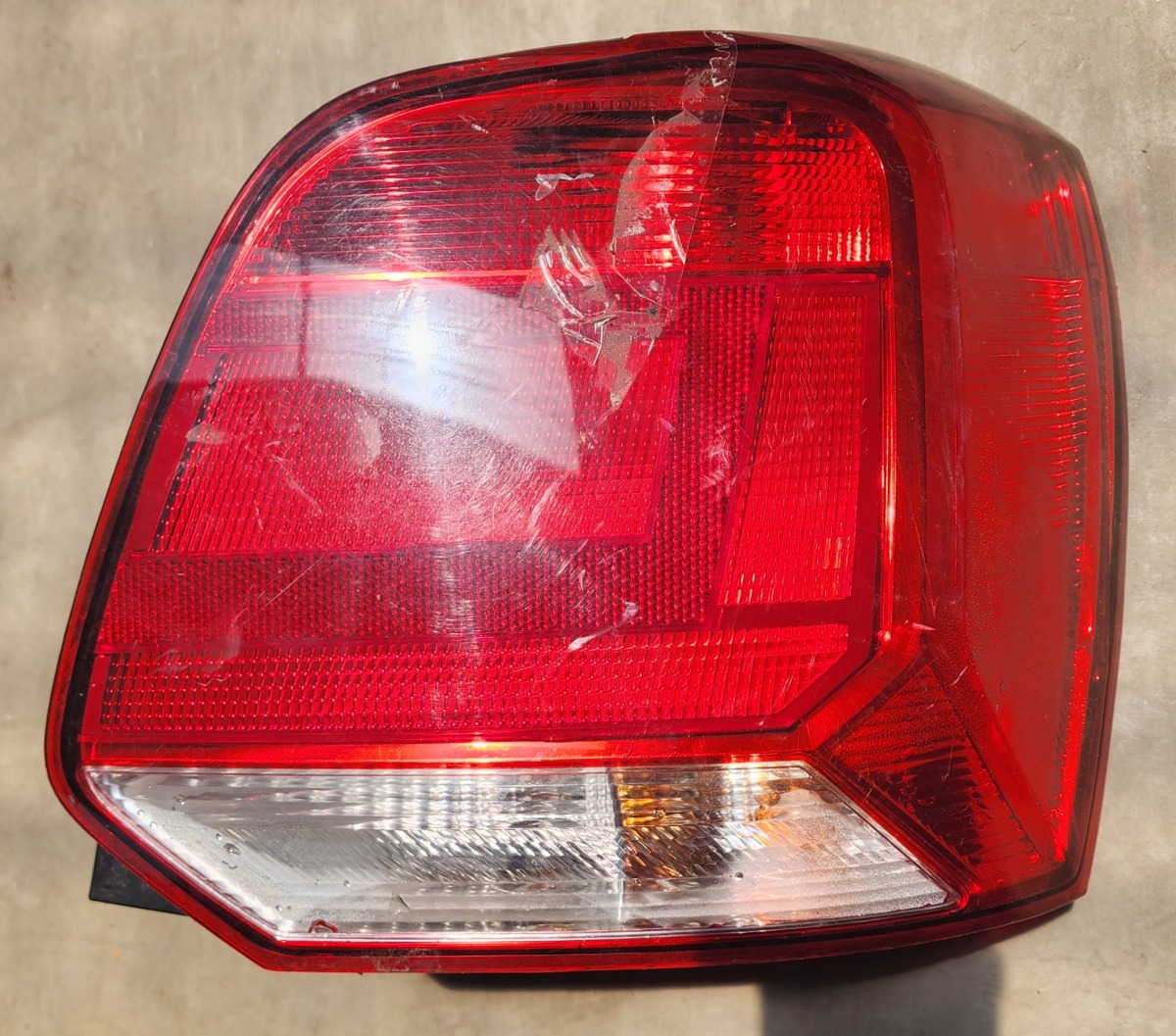 POLO VIVO RIGHT REAR TAILLIGHT 6RR945096