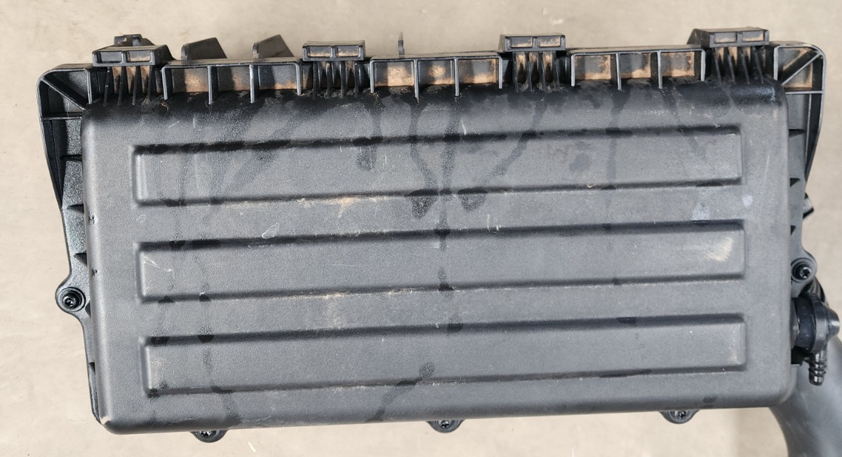 POLO CLP AIR CLEANER BOX