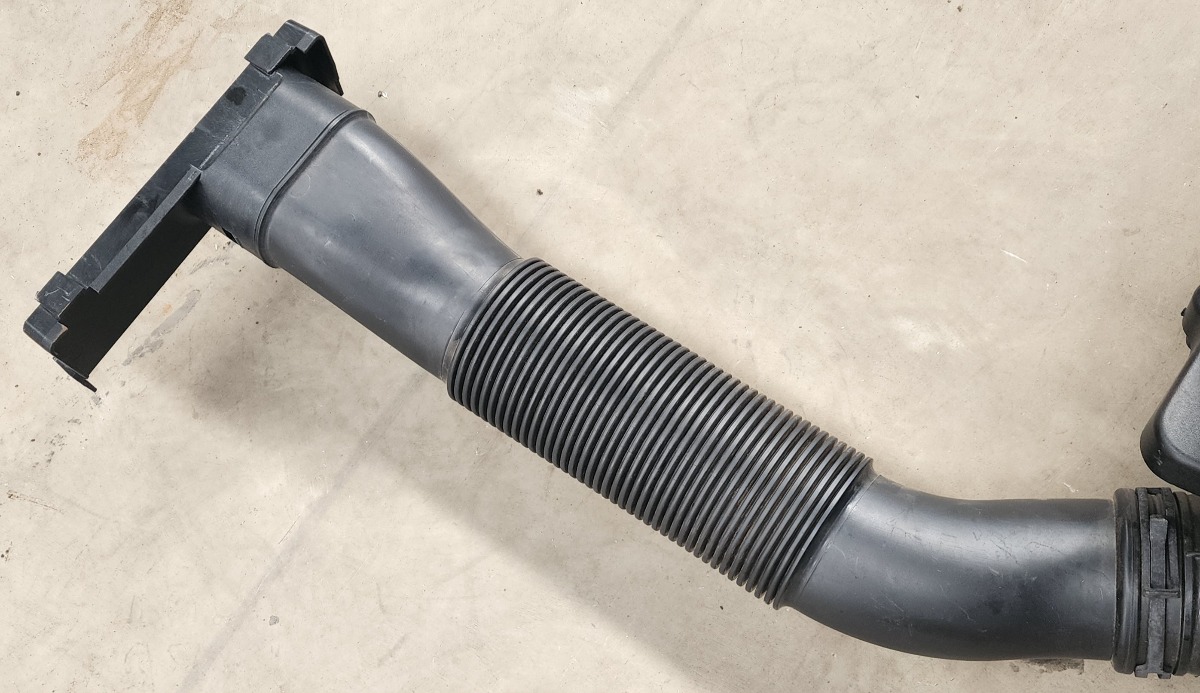 POLO CLP AIR CLEANER GUIDE