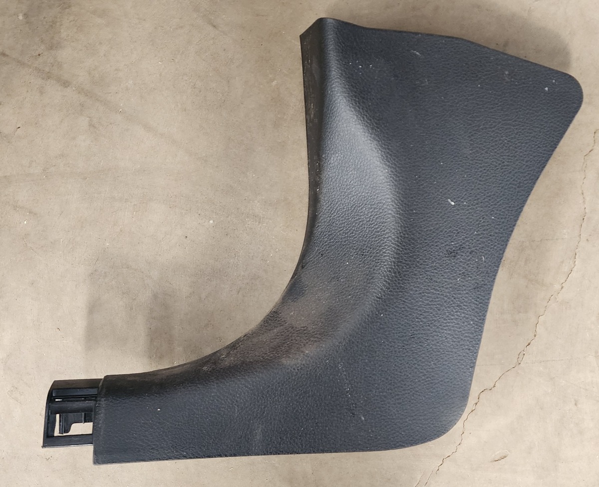 STARLET LEFT FRONT LOWER A-PILLAR TRIM