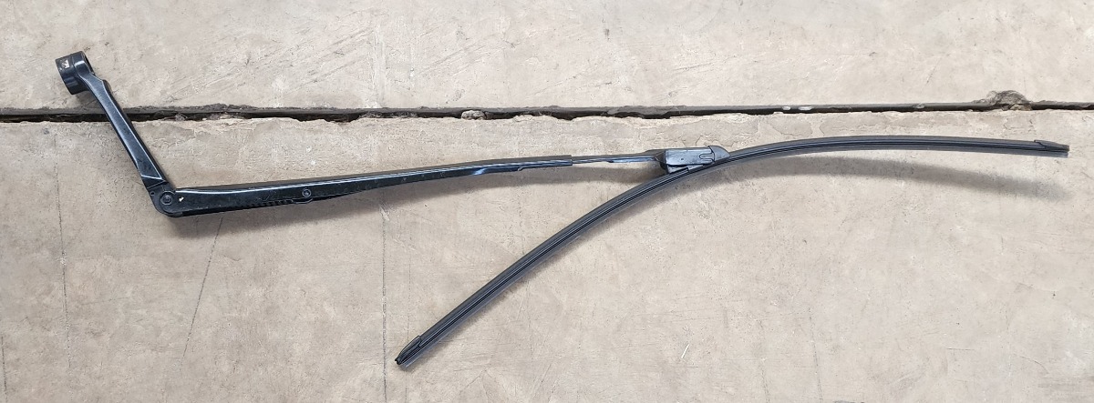 C-HR RIGHT WINDSCREEN WIPER