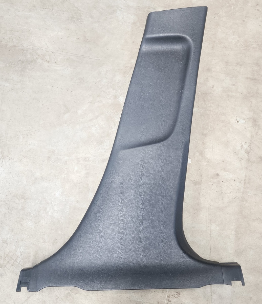 3 B-Pillar Trim - Right
