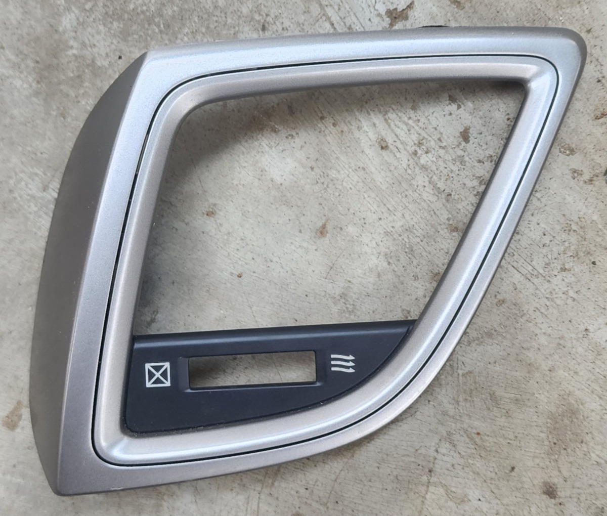 3 LEFT DASH VENT TRIM