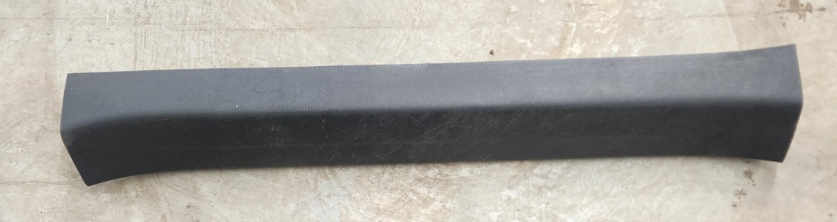 3 LEFT FRONT DOOR SCUFF