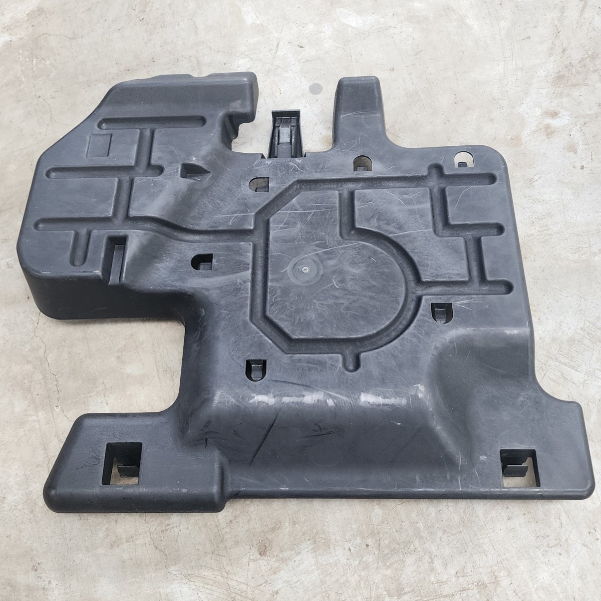 3 DASH LOWER TRIM LEFT