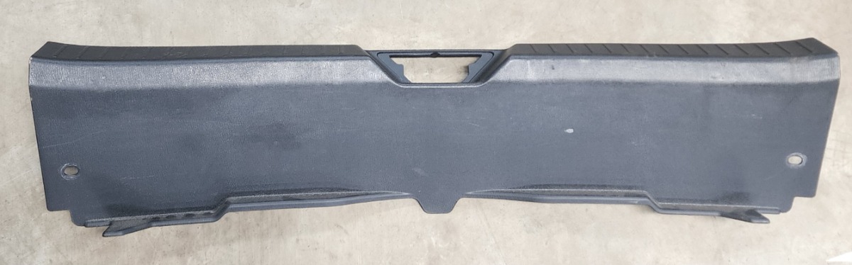 3 REAR END PANEL TRIM