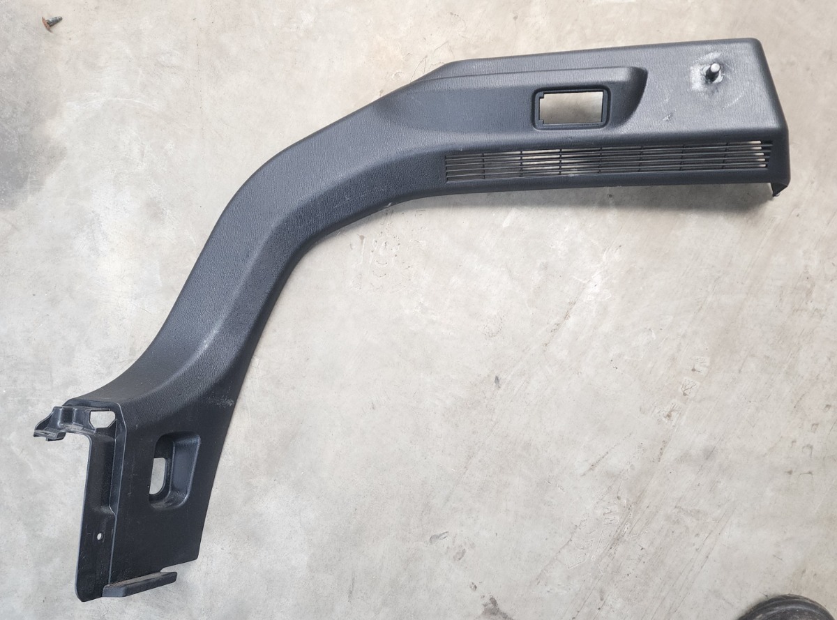 3 LEFT REAR UPPER C-PILLAR COVER