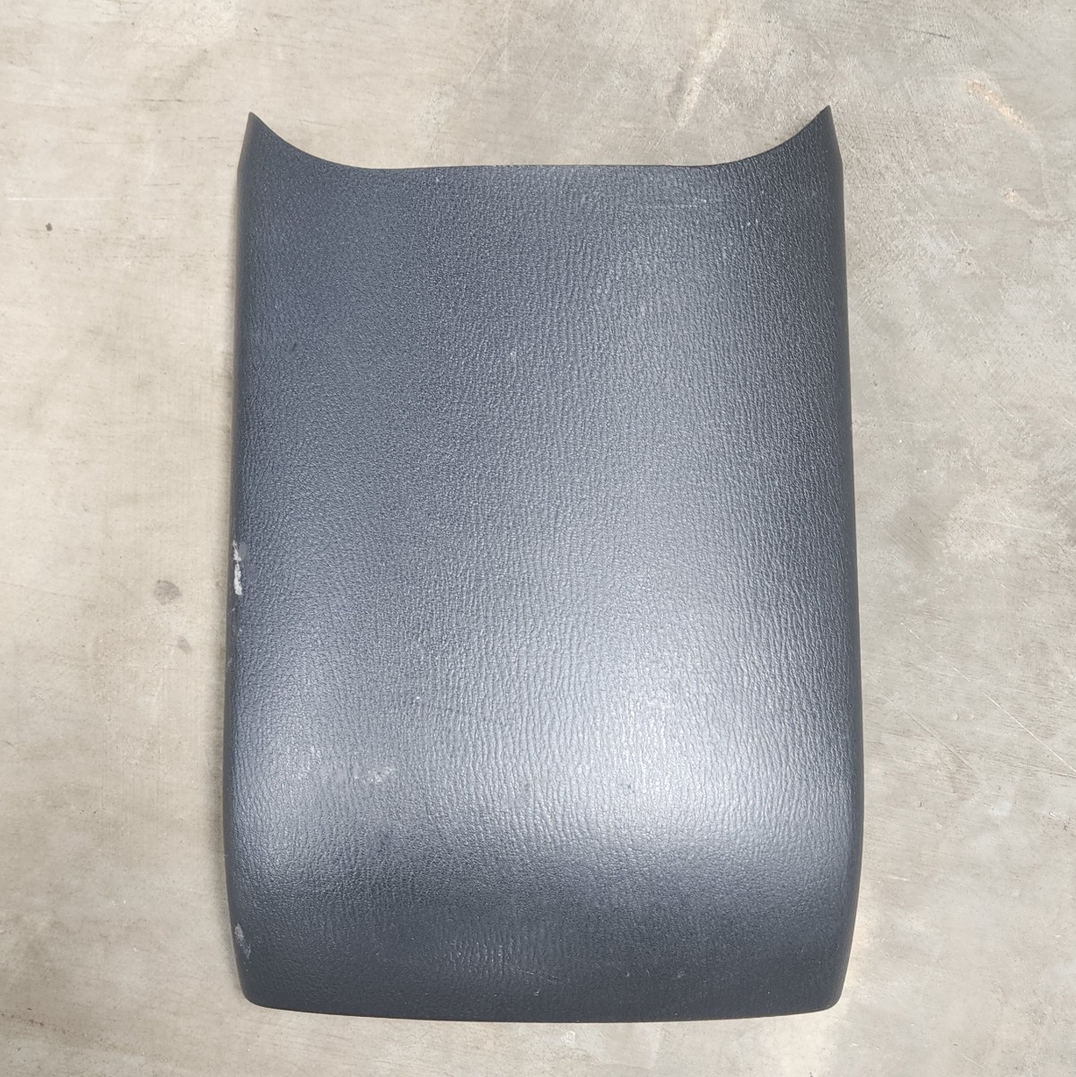 3 CENTRE CONSOLE ARMREST TRIM