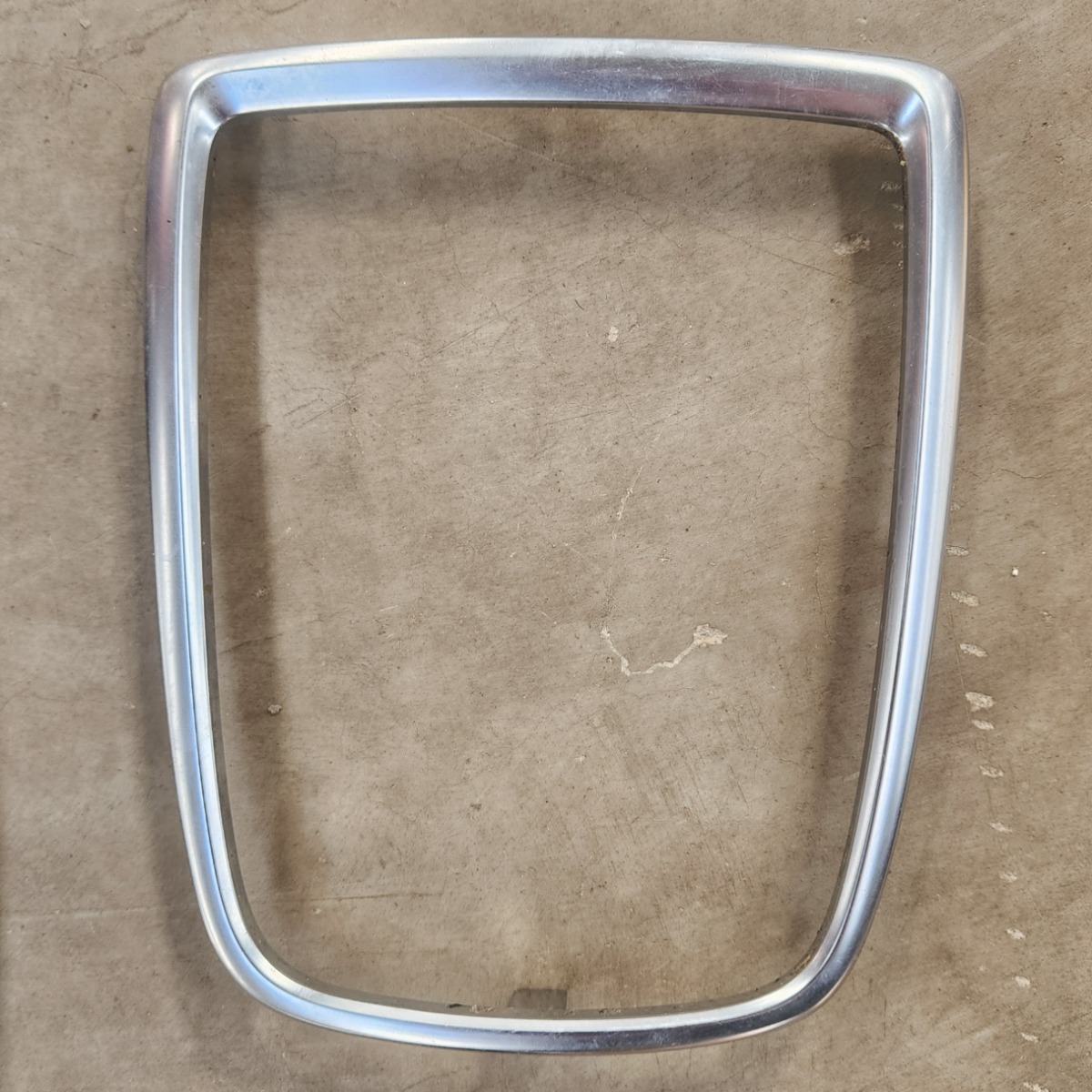 3 GEAR LEVER SURROUND TRIM
