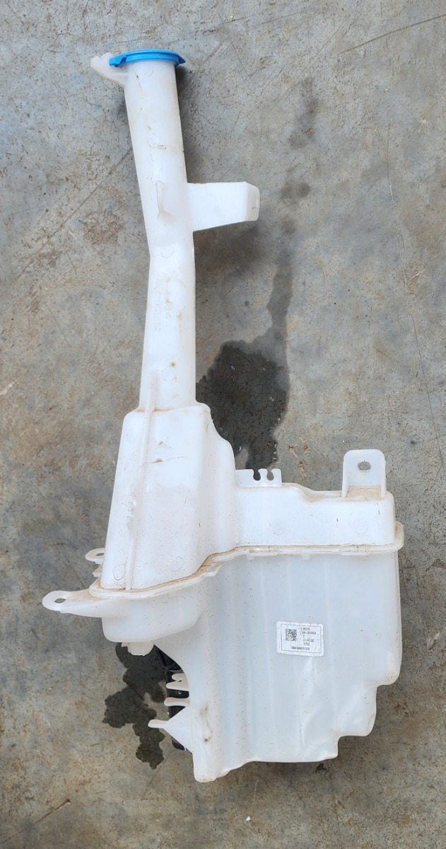 SWIFT WINDSCREEN WASHER BOTTLE