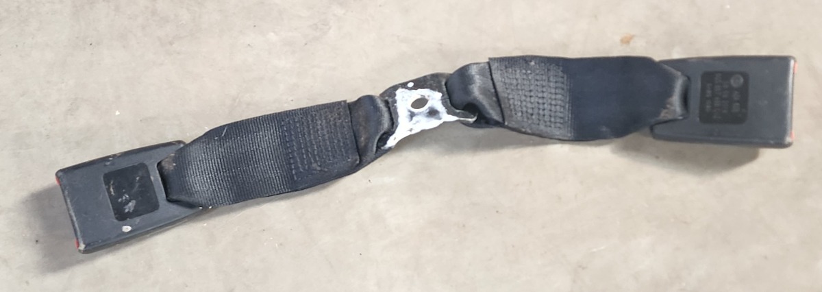 POLO 3/VIVO REAR CENTRE BELT BUCKLE